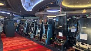 Antarmuka aplikasi pilar toto menampilkan sportsbook dan live dealer tables